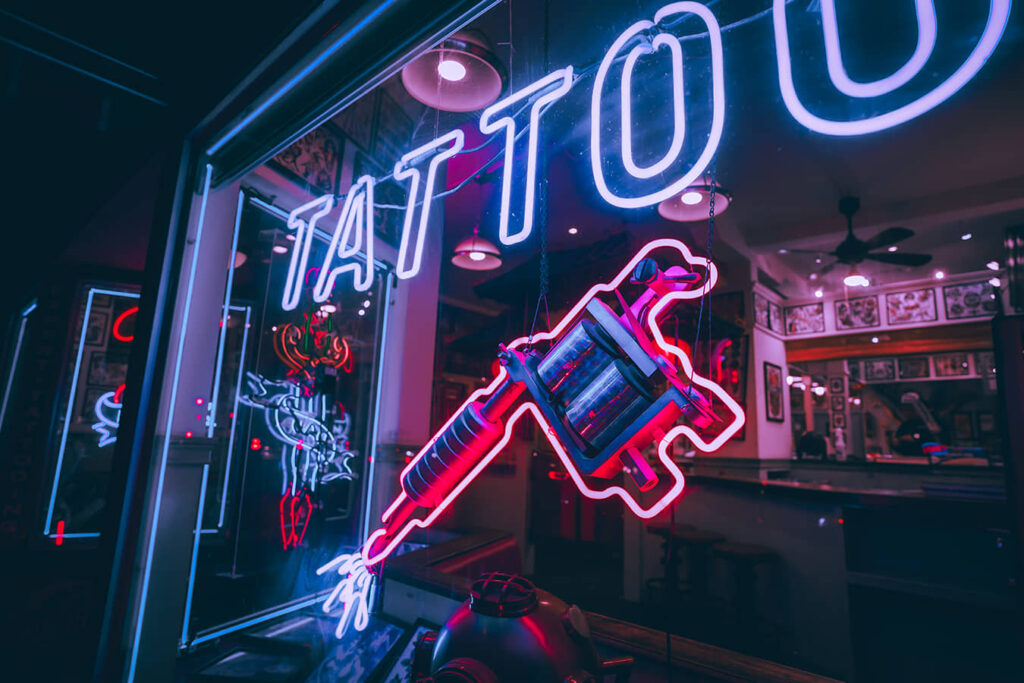 tattoo neon sign, spider murphy, photo copyright adriana de barros